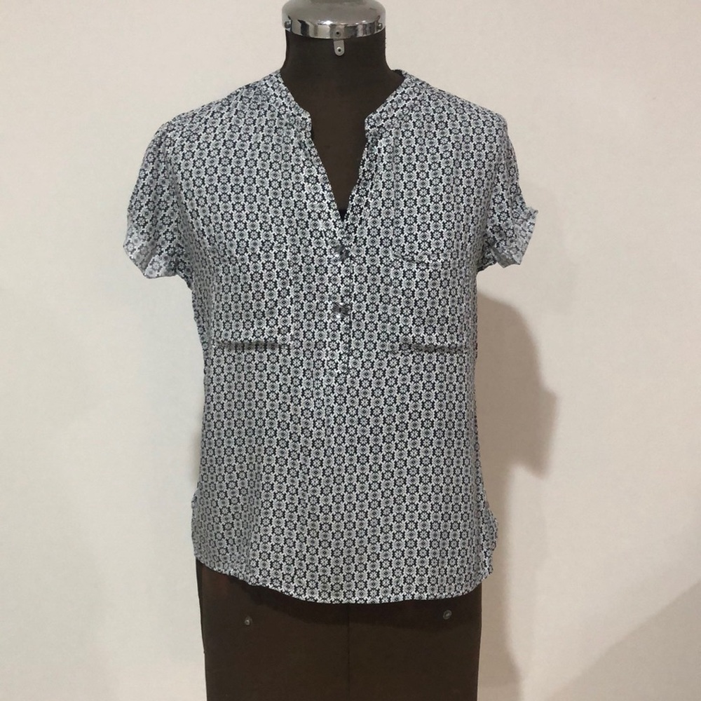 (👚3 for $20) lightweight office T-shirt to suit size 8-10 - Picture 1 of 4